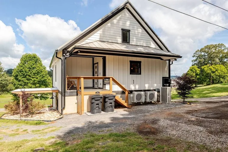 The barndominium buildings of Fairland Ridge at Cedar Pond Farms, booked whole for graduation family gatherings