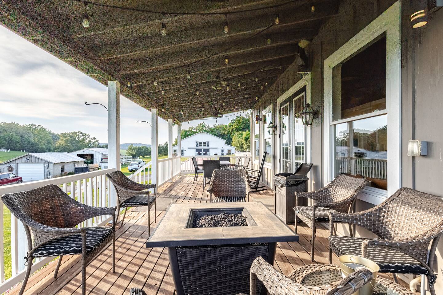 A look around Milkbarn Farm Stay, one of the converted Milkbarn farmhouse stays guests book for a farm weekend in the Tennessee foothills near the Smokies.