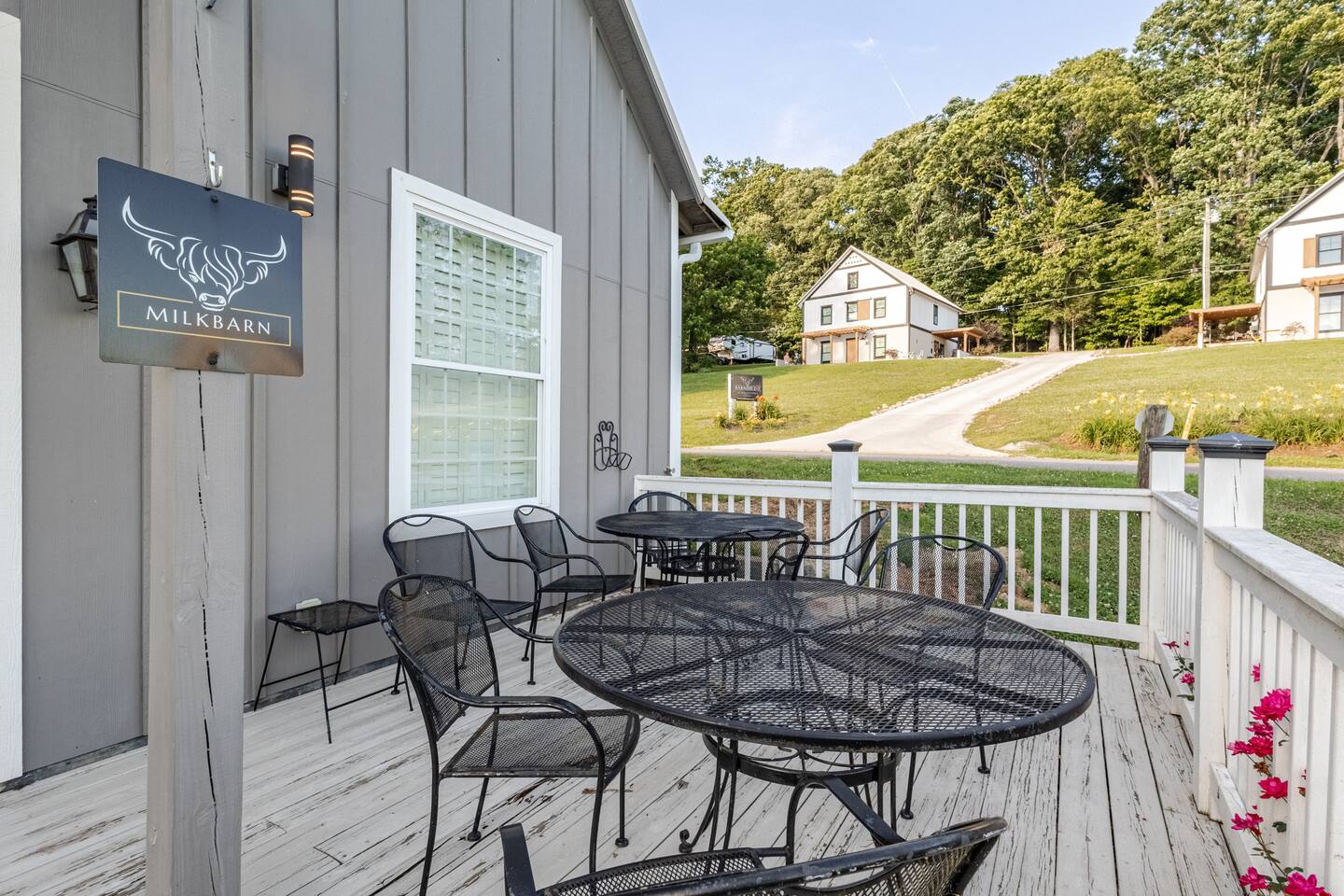A look around Milkbarn Farm Stay, one of the converted Milkbarn farmhouse stays guests book for a farm weekend in the Tennessee foothills near the Smokies.